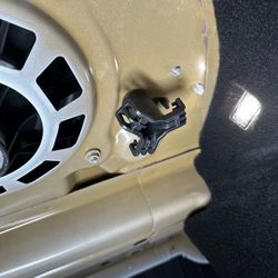 Koukku - takakontti - Tesla Model 3