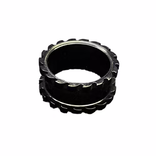 Svart tunnel med piggar i olika storlekar