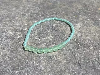 Mintgrönt armband med seed beeds och malaysia jade pärlor