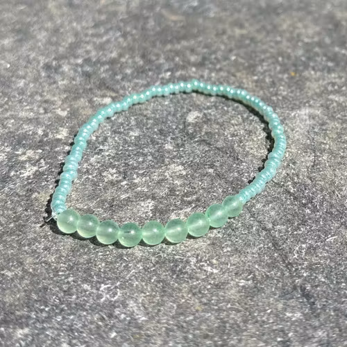 Mintgrönt armband med seed beeds och malaysia jade pärlor