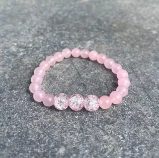 Rosa Malaysia Jade armband med tre stycken krackelerade glaspärlor