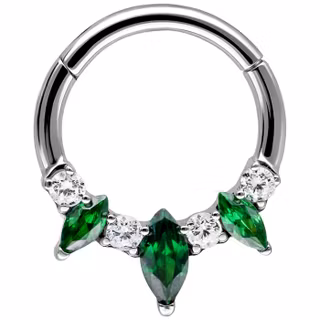 Ring med vita stenar och diamantformade emerald stenar 1,2x8 mm