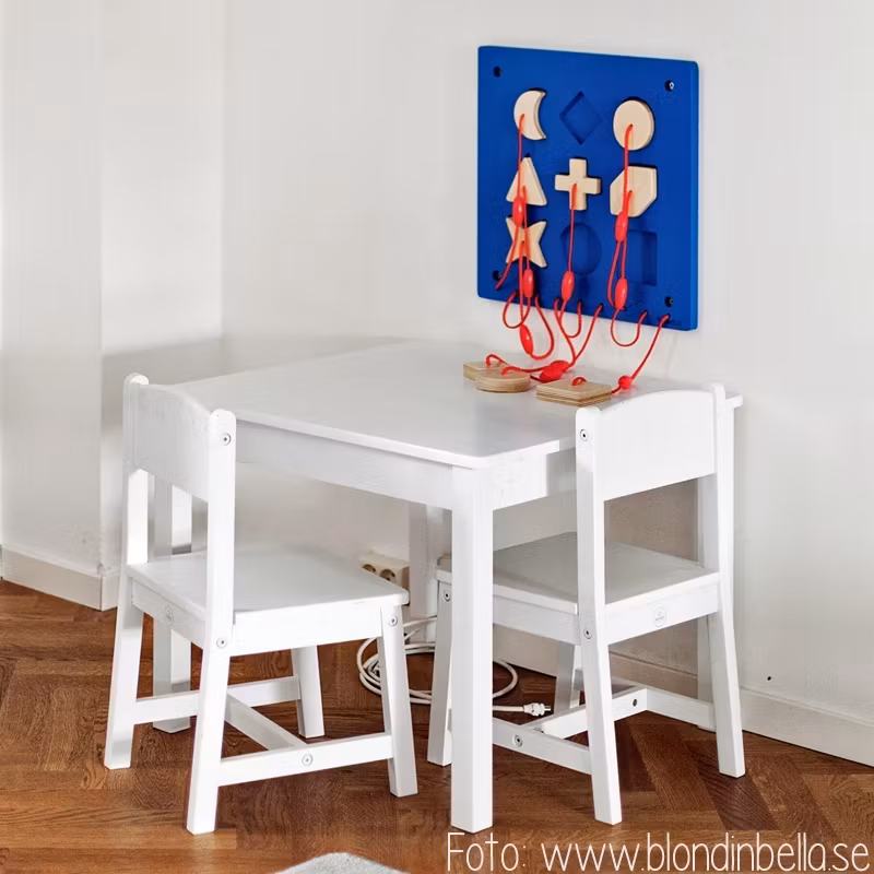 Nio Figurer Väggpanel