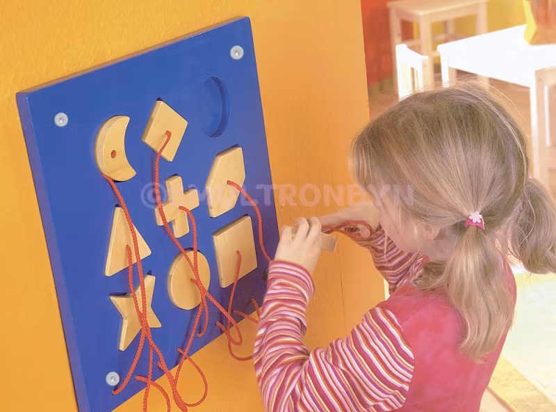 Nio Figurer Väggpanel