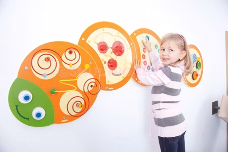 Larven väggpanel, Huvud