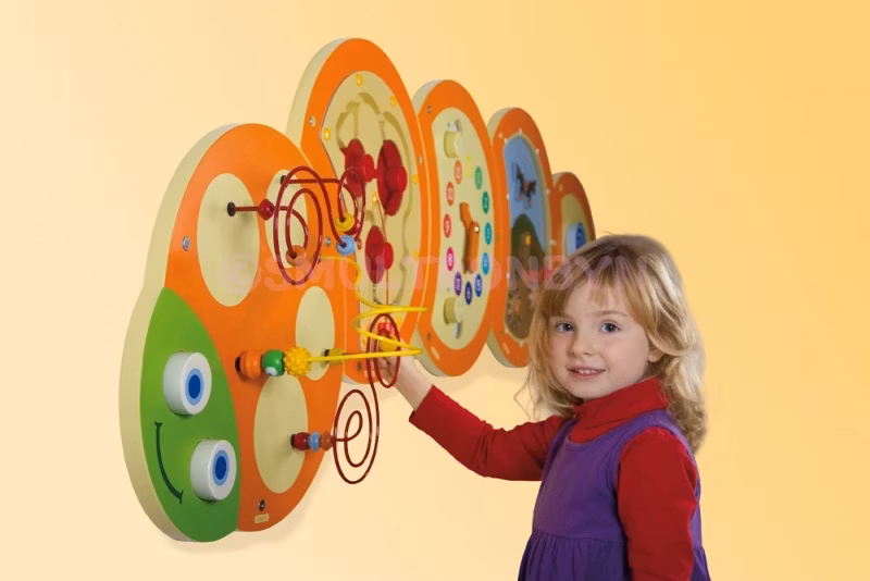 Larven väggpanel, Huvud