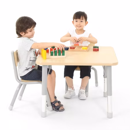 Barnbord fyrkant, justerbar höjd