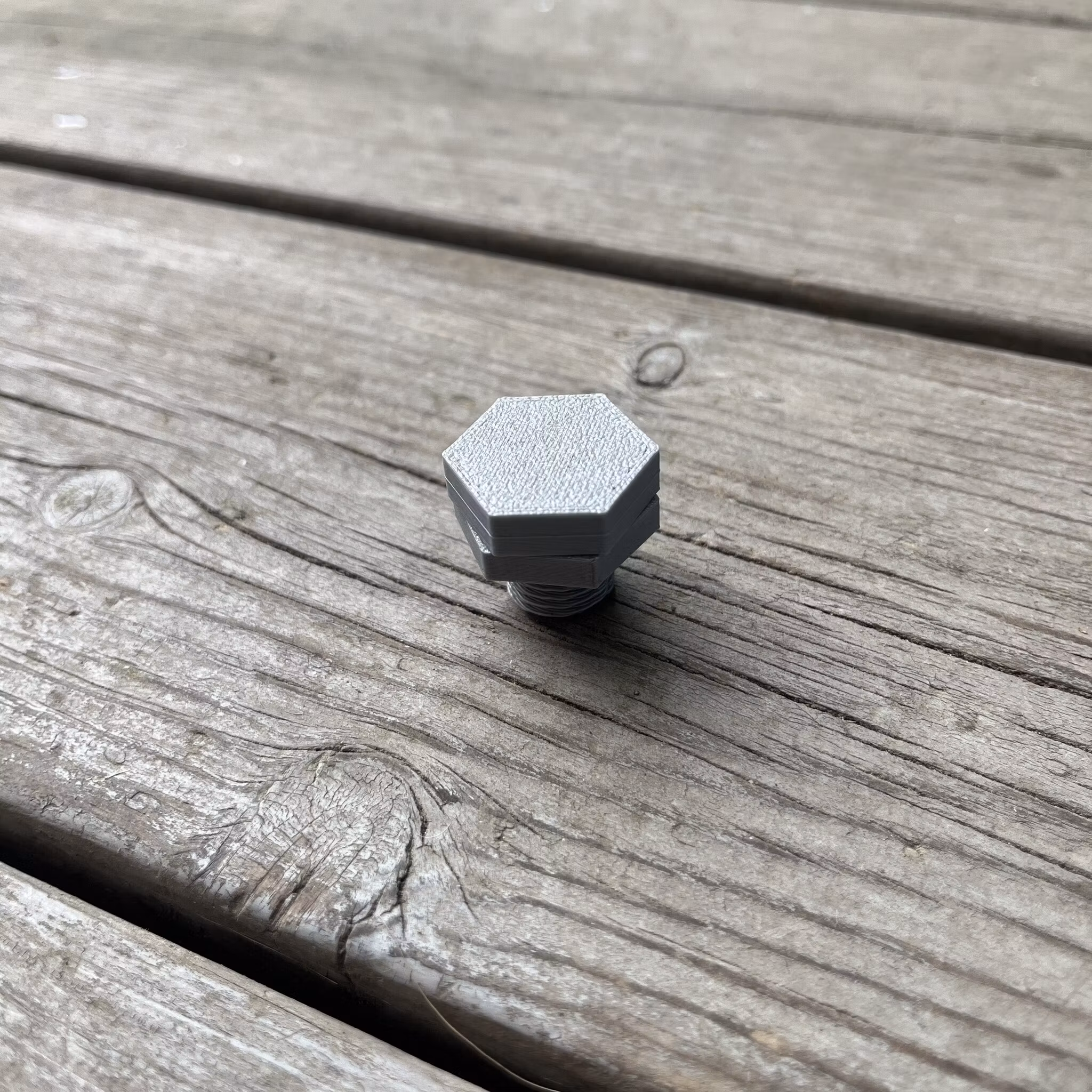 Behållare bult