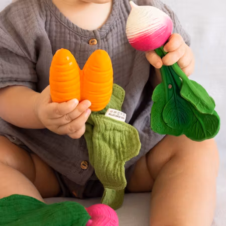 OLI & CAROL- Kendall the Kale Mini Doudou-Teether