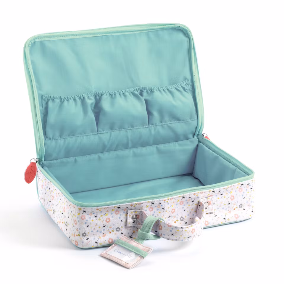 Djeco- Pomea Suitcase - Baby Care/ docktillbehör