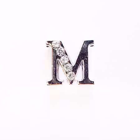 Busy Lizzie LETTER/ Bokstav- M RHINESTONES A 8 MM