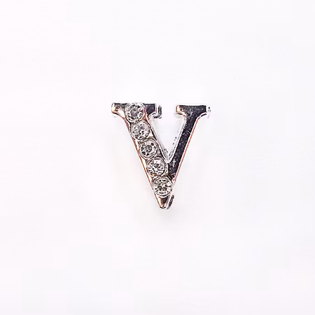 Busy Lizzie LETTER/ Bokstav- V RHINESTONES A 8 MM