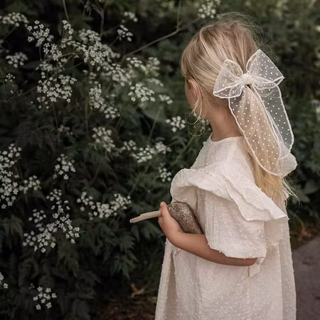 Busy Lizzie Hårclip Organza spring dots med rosett- Vit