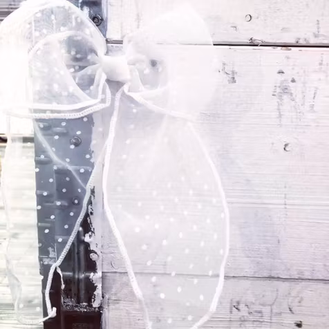 Busy Lizzie Hårclip Organza spring dots med rosett- Vit