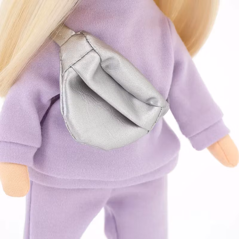 Orange Toys- Mia in a Purple Tracksuit/ docka
