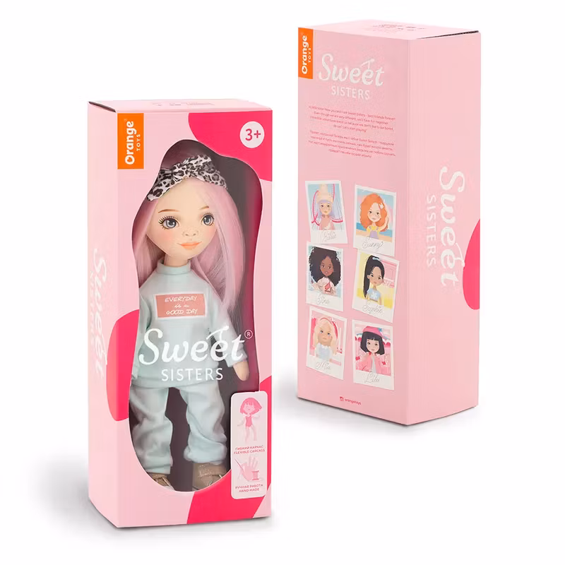 Orange Toys- Billie in a Mint Tracksuit/ docka
