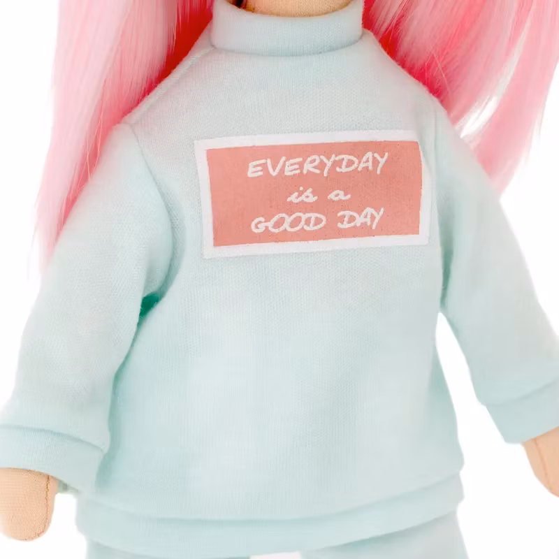 Orange Toys- Billie in a Mint Tracksuit/ docka