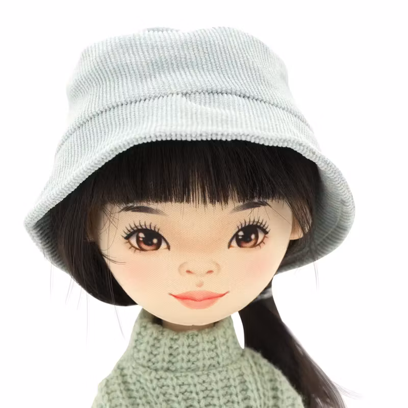 Orange Toys- Lilu in a Green Sweater/ docka..