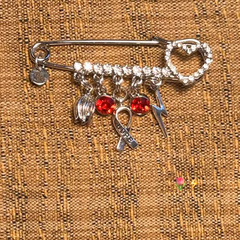 Awarenessnåler med glitter 🧷💎