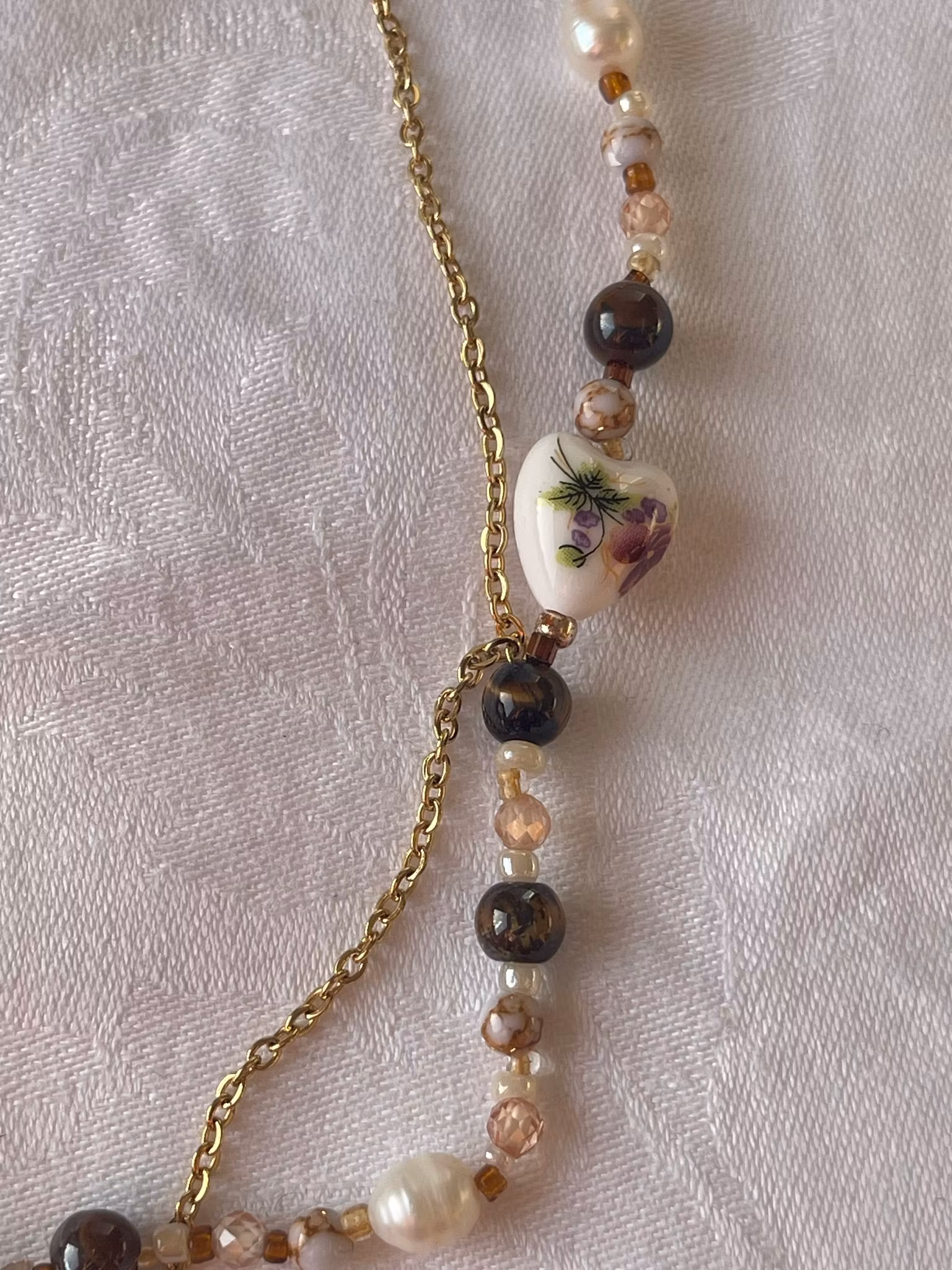 Perlekjede og lenke med engel eller fe