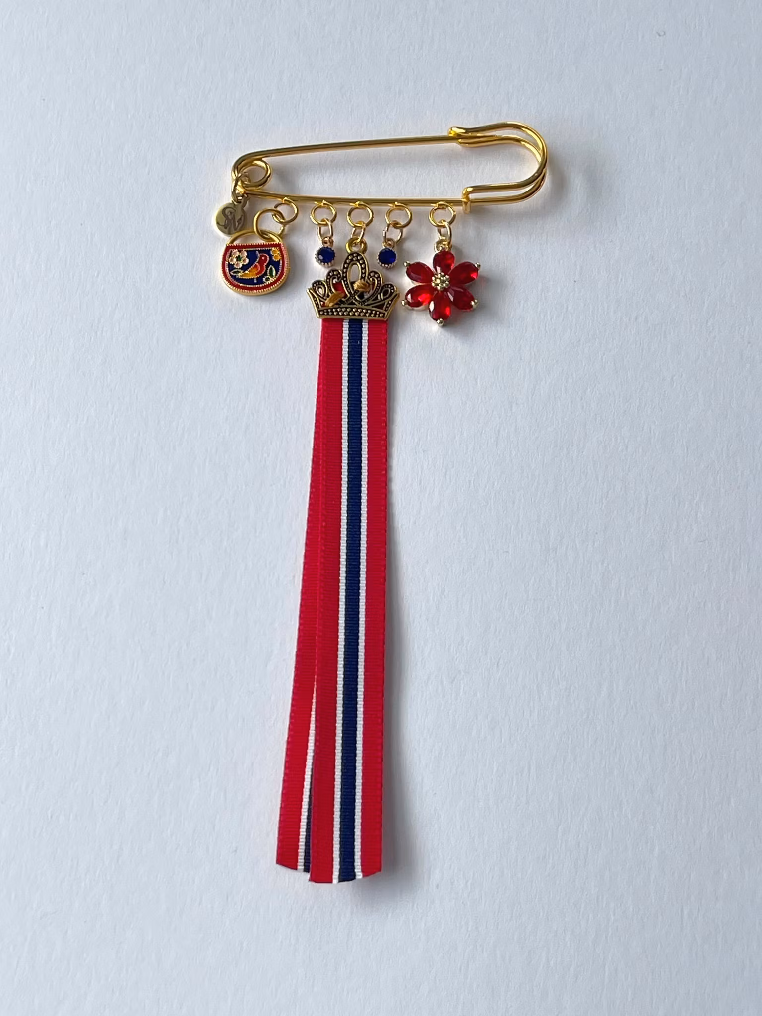 Gullforgylt 17mai-nål uten strass 🇳🇴💛