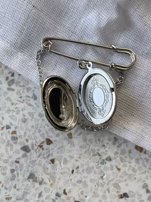 Silver Familiar  ~ Snålnåla Couture