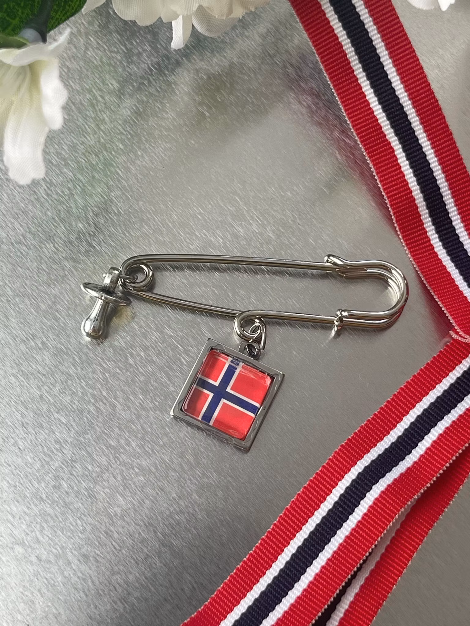 17.mai-nåler for barn