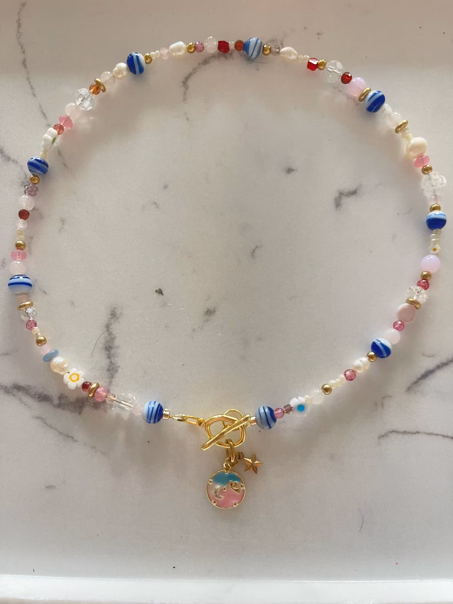 Perlekjede med anheng