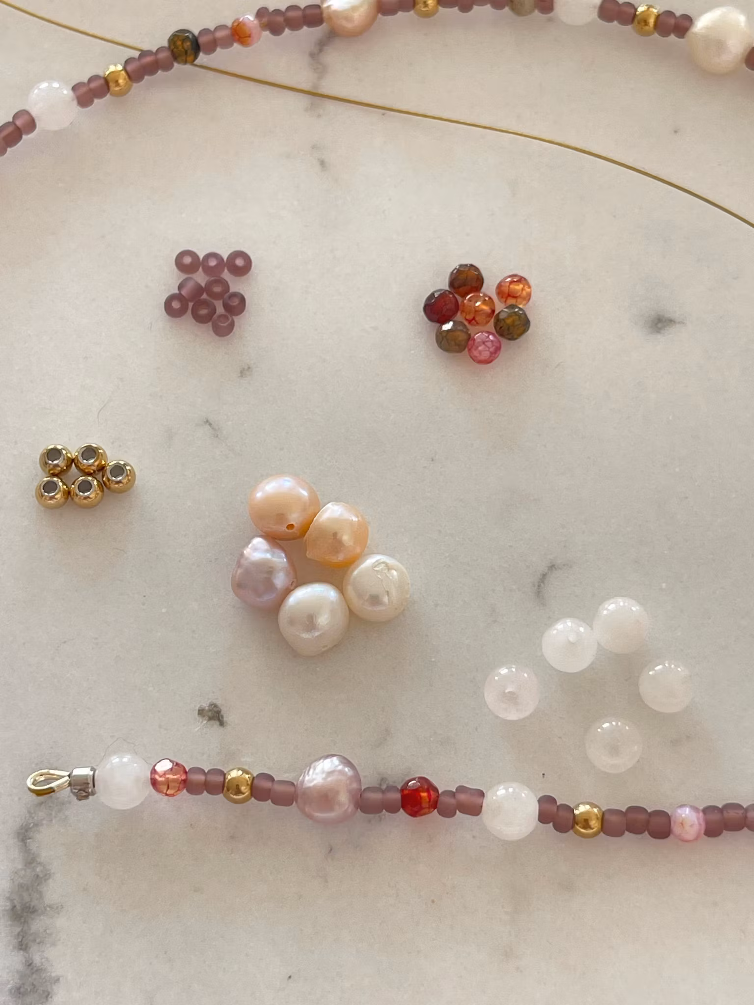 Perlekjede med anheng