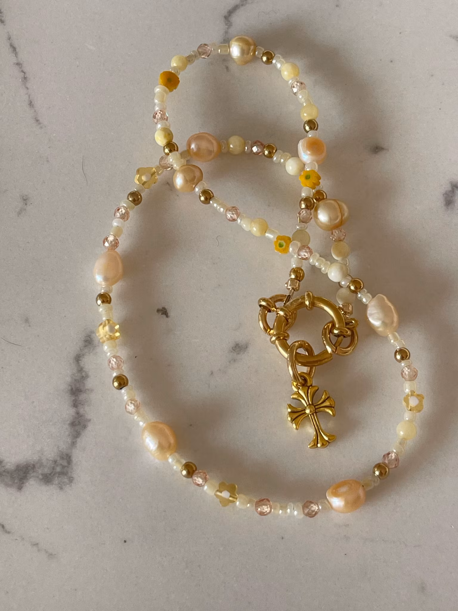 Perlekjede med anheng