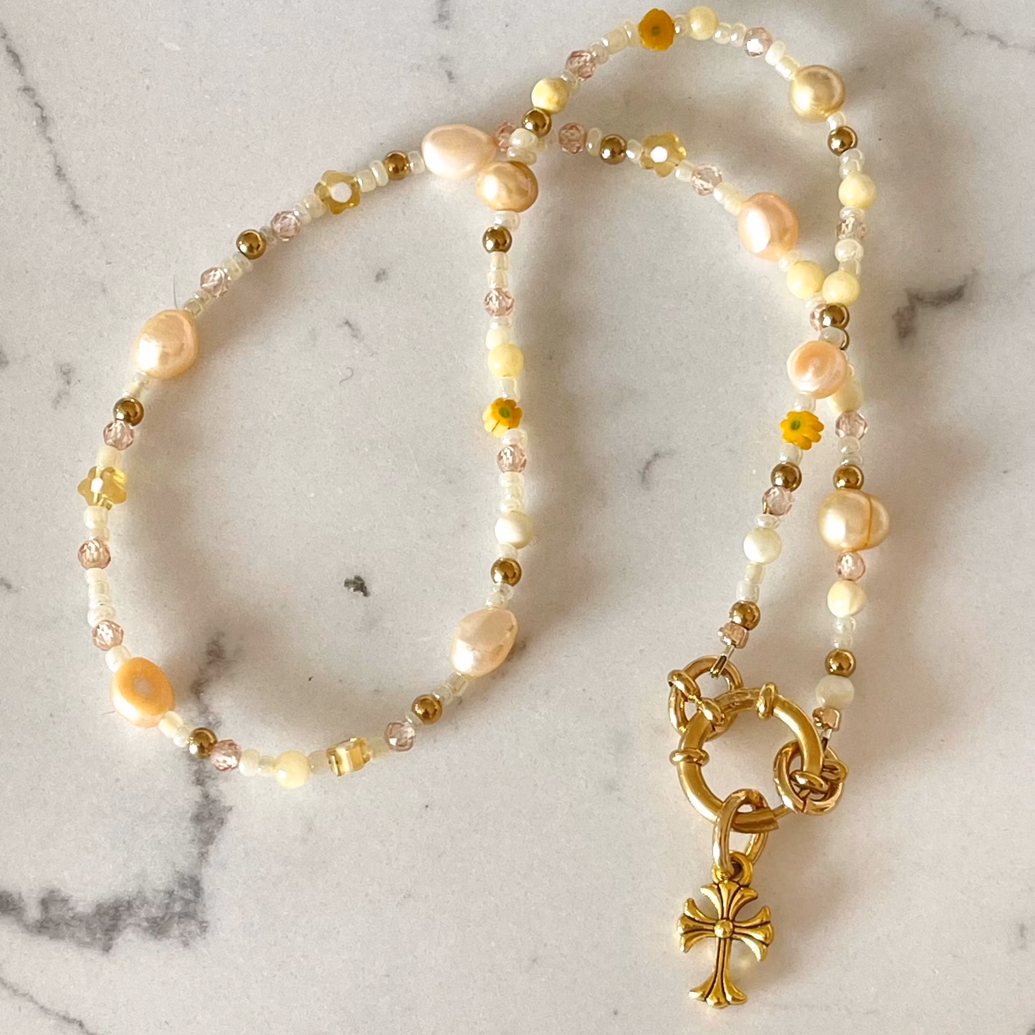 Perlekjede med anheng