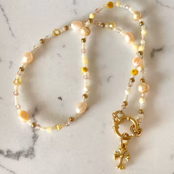 Perlekjede med anheng