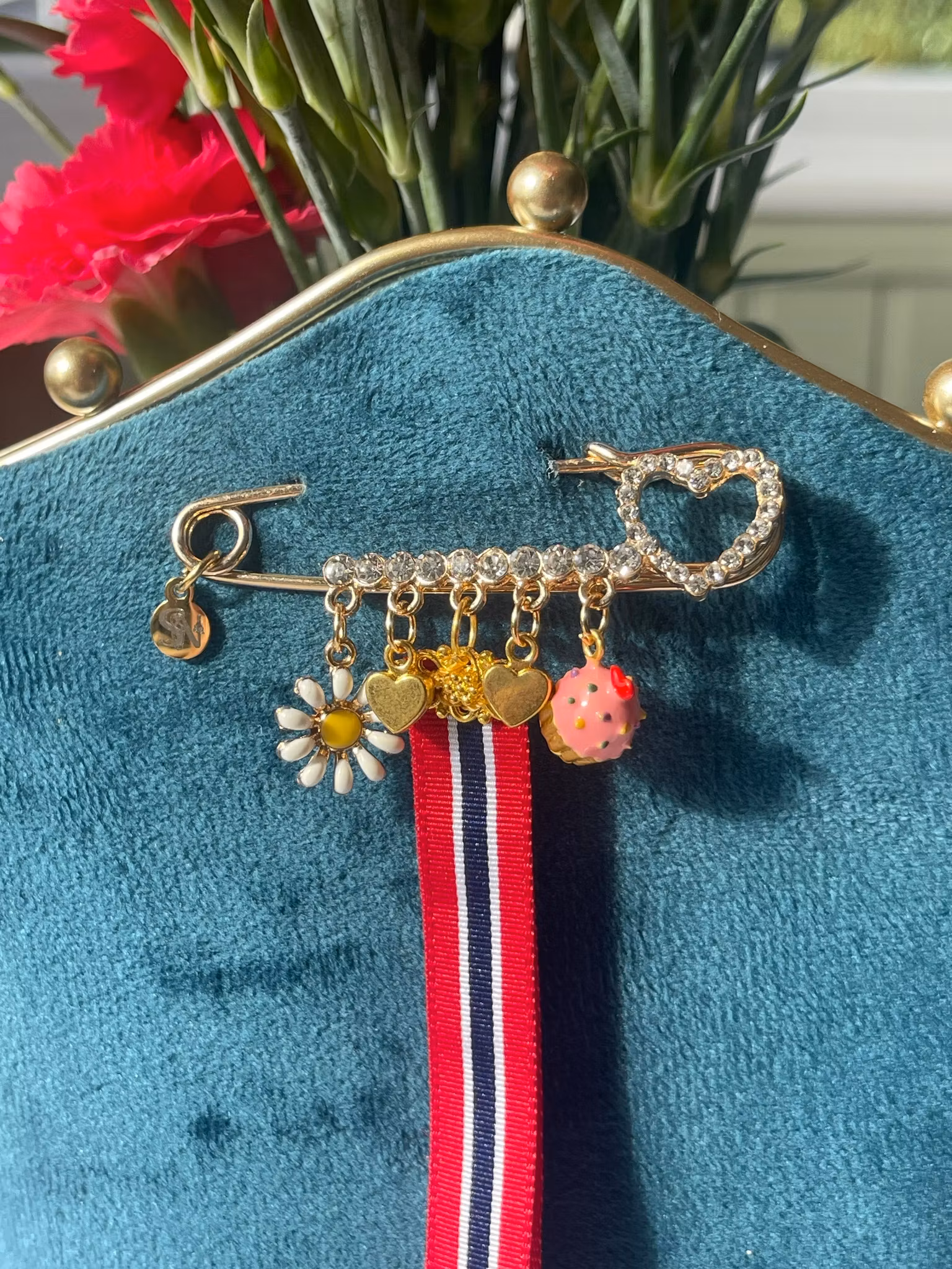 🇳🇴 17. mai-nål med blomst & cupcake