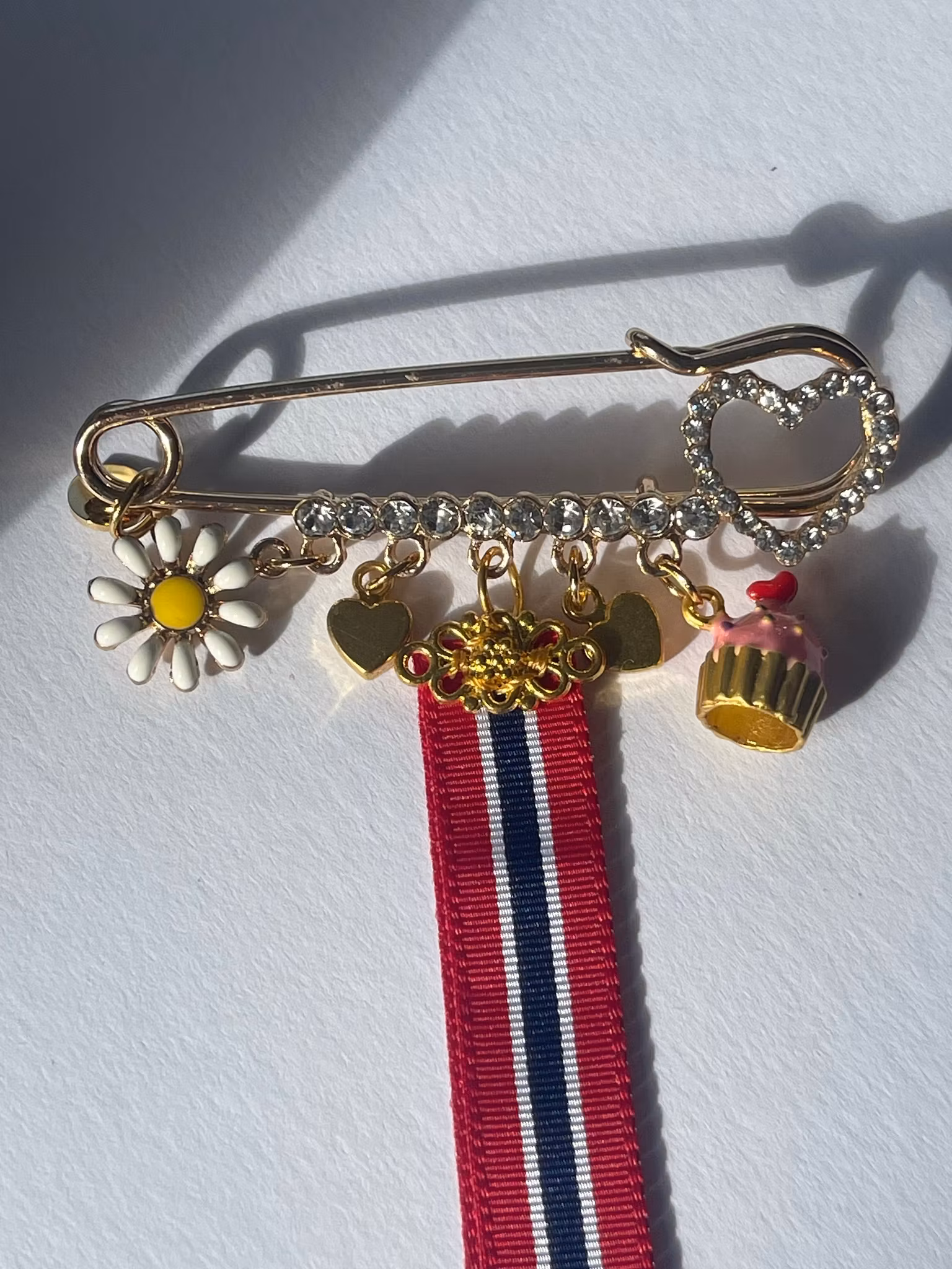 🇳🇴 17. mai-nål med blomst & cupcake