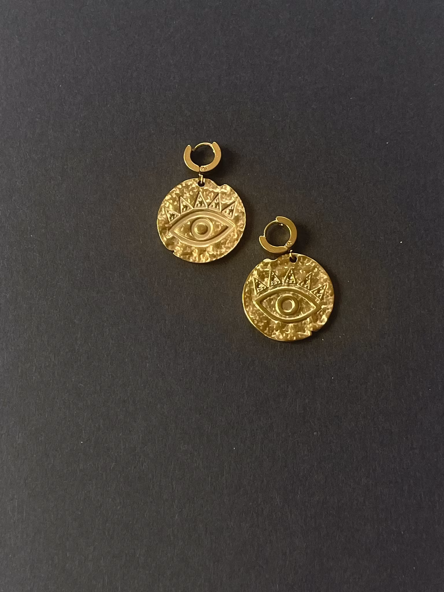 ✨ Ørepynt med chunky hoops & evil eye-amuletter