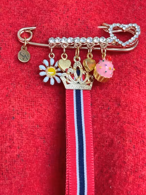 🇳🇴 17. mai-nål med blomst & cupcake