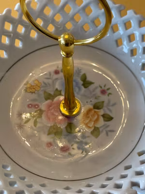 Porselen med gjennombruddsmønster