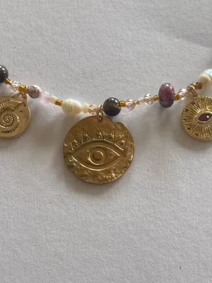 Perlekjede med Charms