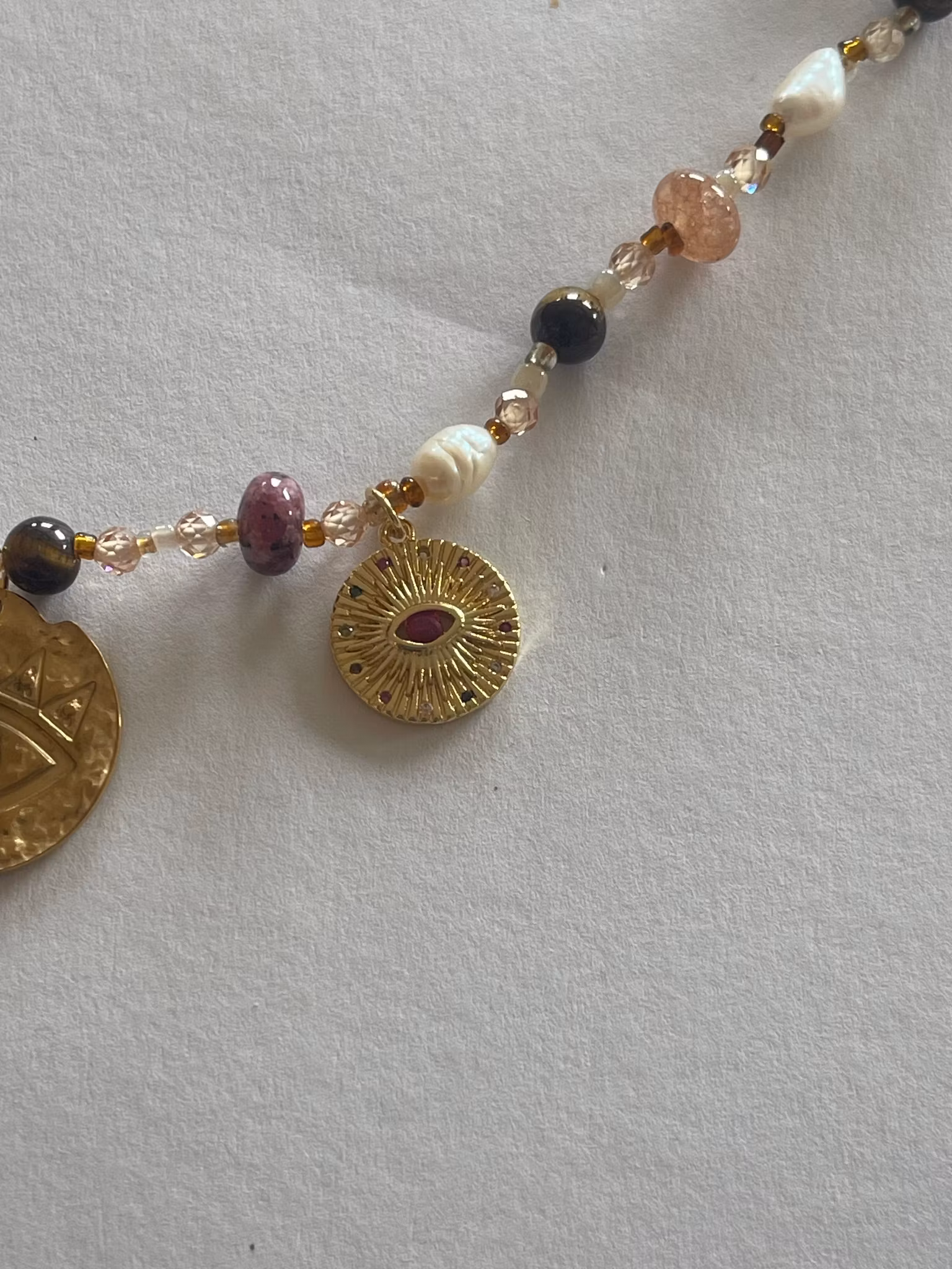 Perlekjede med Charms