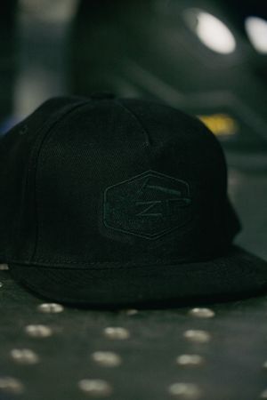 KZR LOGO SVART-SVART
