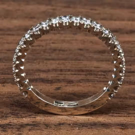 Handgjord 3/4 eternity ring