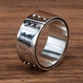 Handsmidd nitad ring