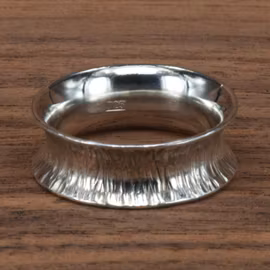 Handsmidd konkav ring