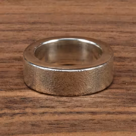 Handsmidd kraftig ring