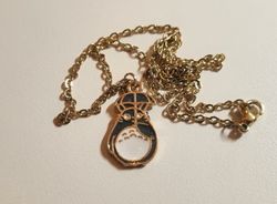 Guldfärgat halsband med en katt under ett paraply, berlock / charm