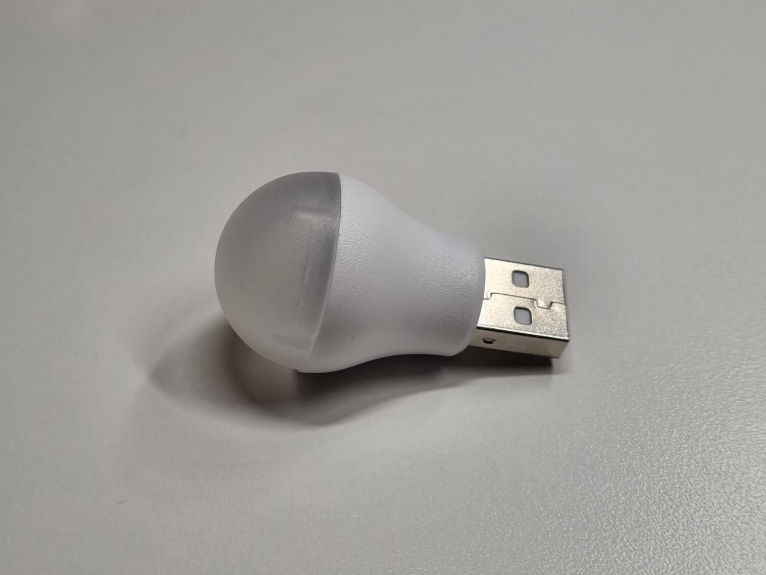1 st rund USB-lampa / boklampa med kallt ljus