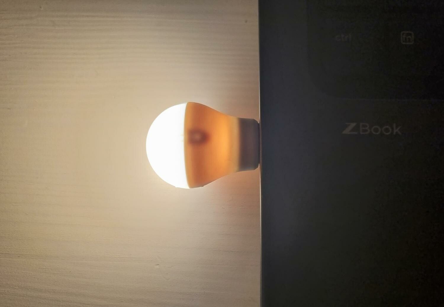 1 st rund USB-lampa / boklampa med varmt ljus