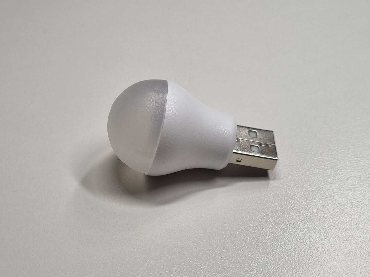 1 st rund USB-lampa / boklampa med varmt ljus