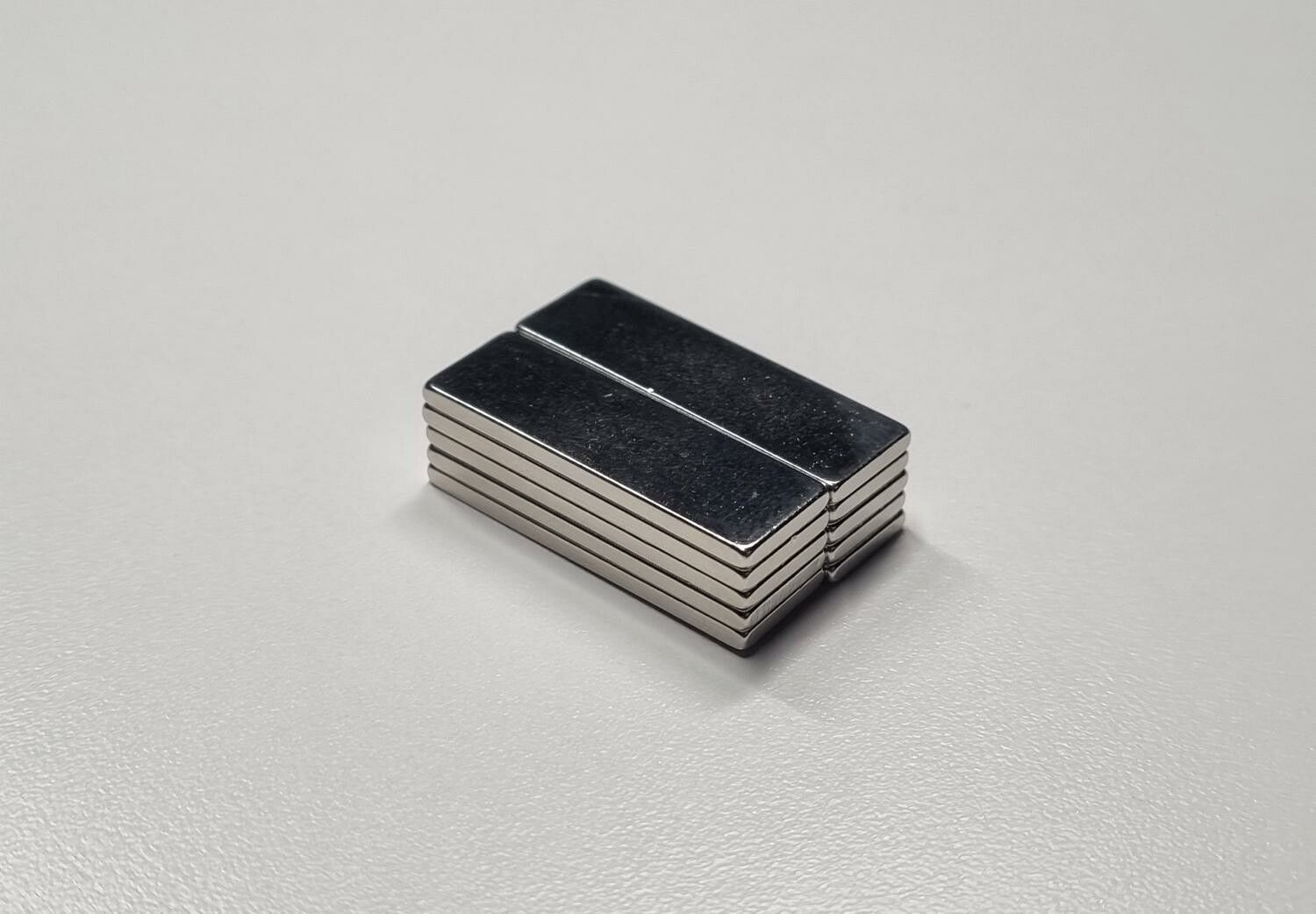 10 st Neodymium magneter (28x9x1,7 mm) fyrkantiga magneter