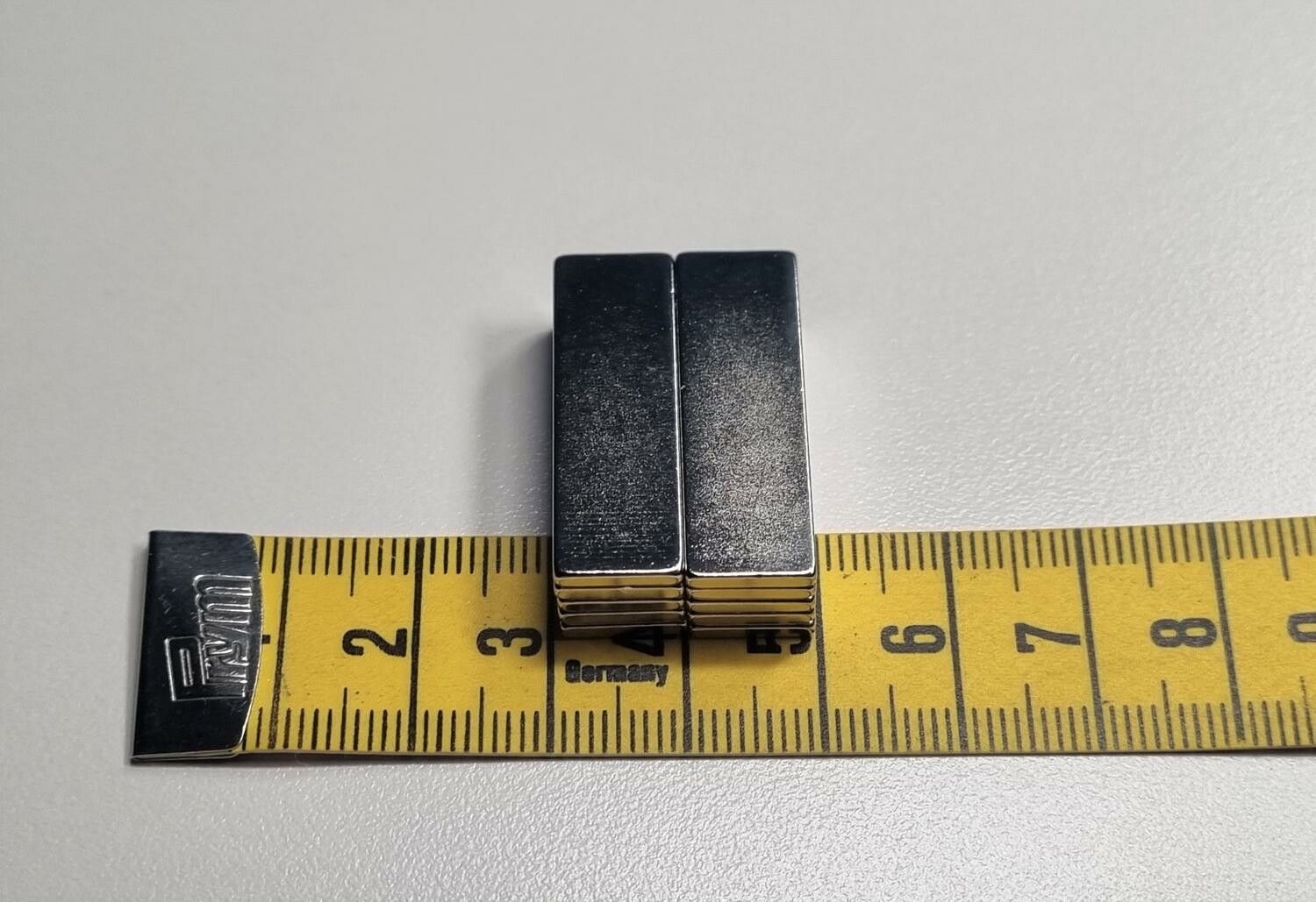 10 st Neodymium magneter (28x9x1,7 mm) fyrkantiga magneter